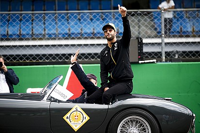 Ricciardo tiszteleg a Renault motorereje előtt