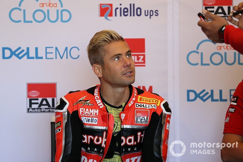 Bautista se va de Laguna Seca lesionado; Davies gana