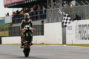 WSBK Donington: Rea voltooit hattrick, Van der Mark weer achtste