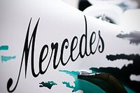 Mercedes usar&aacute; una decoraci&oacute;n conmemorativa en Alemania