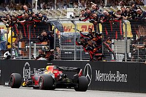 Em prova épica, Verstappen aproveita erros da Mercedes e vence na Alemanha; Vettel é 2º