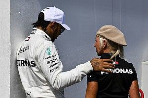 Hamilton és az ő kesztyűgondjai: Kimi legendás üvöltözése