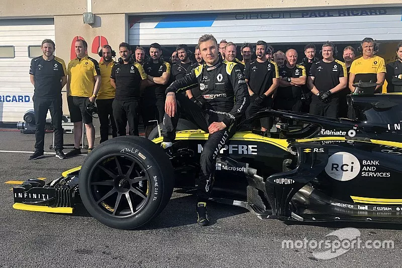 Sergey Sirotkin, Renault F1 Team with 18-inch tyres
