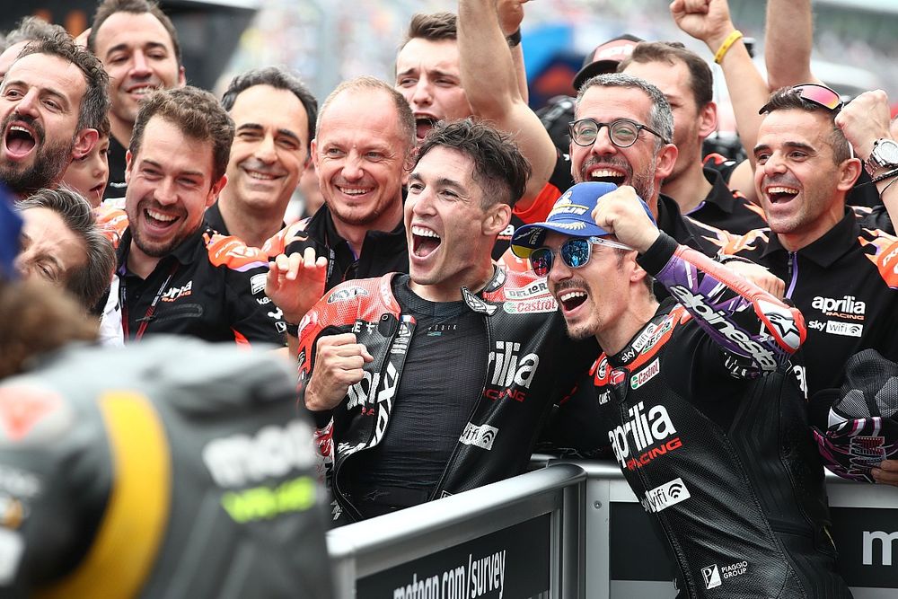 Le troisième Maverick Vinales, Aprilia Racing Team, et le vainqueurAleix Espargaro, Aprilia Racing Team