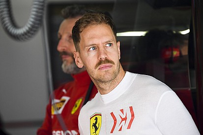 Vettel verdedigt inhalen Verstappen: "Niemand leek te merken dat de tijd drong"
