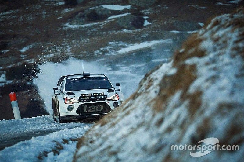 Vídeo: Loeb se sube al Hyundai WRC 48 horas después de acabar el Dakar