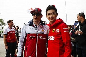 Hatalmas: figyeld, Räikkönen hogyan jött ki a kínai szállodából: üvegtörés, lazulás… (VIDEÓ)
