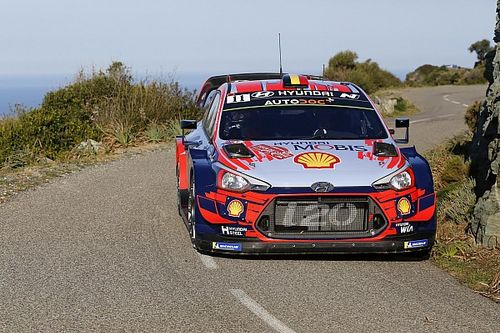 Neuville es líder, Tanak sufre un problema