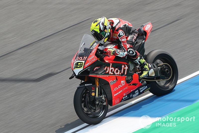 Buriram WSBK: Dominant Bautista takes first pole