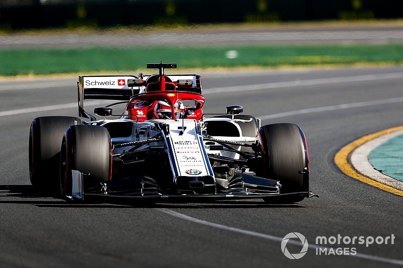 Alfa Romeo: Raikkonen primo degli "altri", un problema ai freni rallenta Giovinazzi