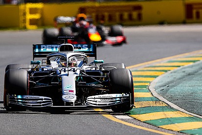 Mercedes domineert in tweede training Australië, Verstappen op P3