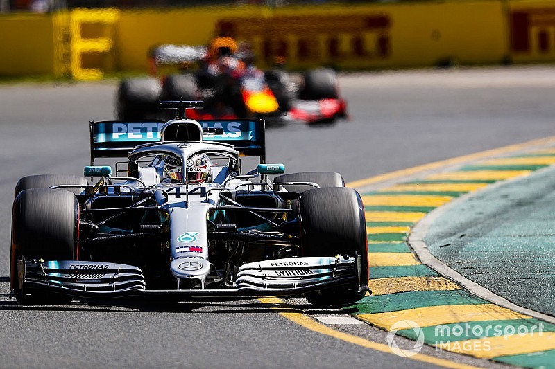 Mercedes domineert in tweede training Australië, Verstappen op P3