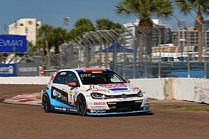 Prima fila tutta Volkswagen a St. Petersburg con Hurczyn e Vincent, Walker quarto sull'Alfa Romeo