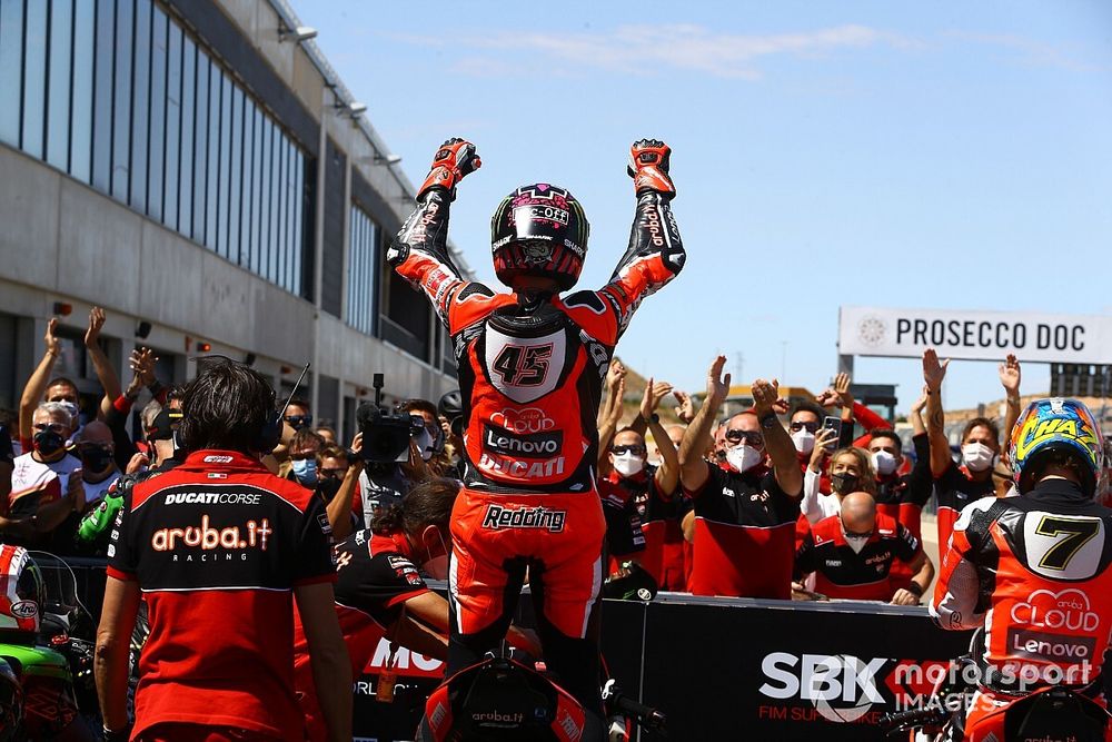 Victoria y liderazgo para Redding en Aragón