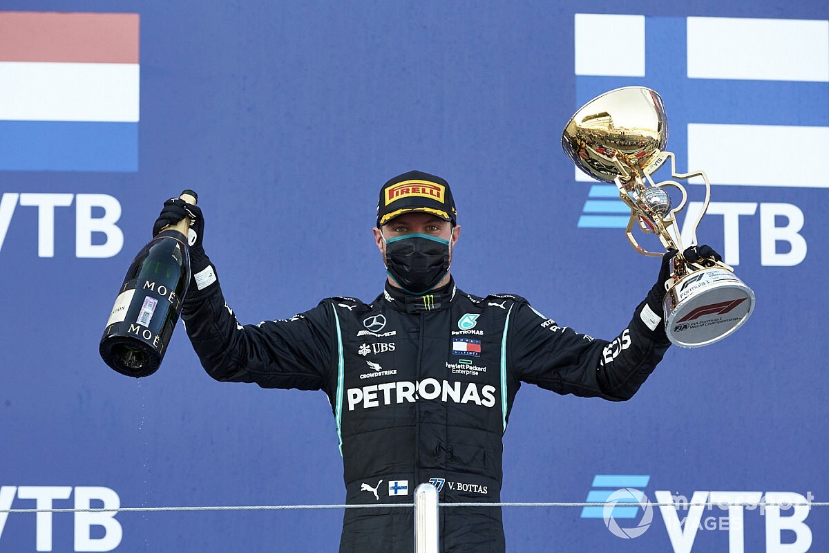 Bottas wygrywa, Hamilton ukarany