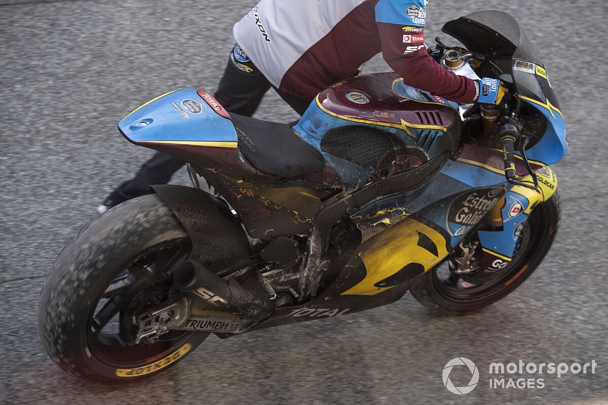 VÍDEO: Fernández quase 'pega fogo' na Moto2; Rossi cai na MotoGP