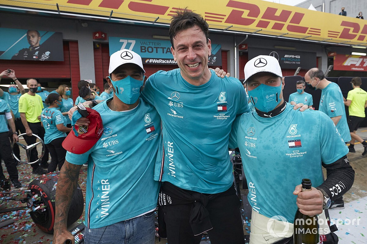 Hamilton: "Bottas hafife alınıyor"