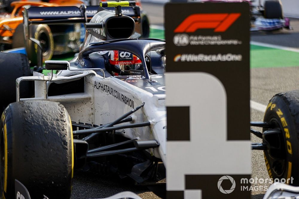 Le vainqueur Pierre Gasly, AlphaTauri, arrive dans le parc fermé