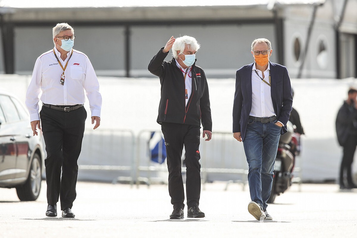 Domenicali: "Ferrari iyi bir araç veremezse Leclerc'in güveni kaybolabilir"