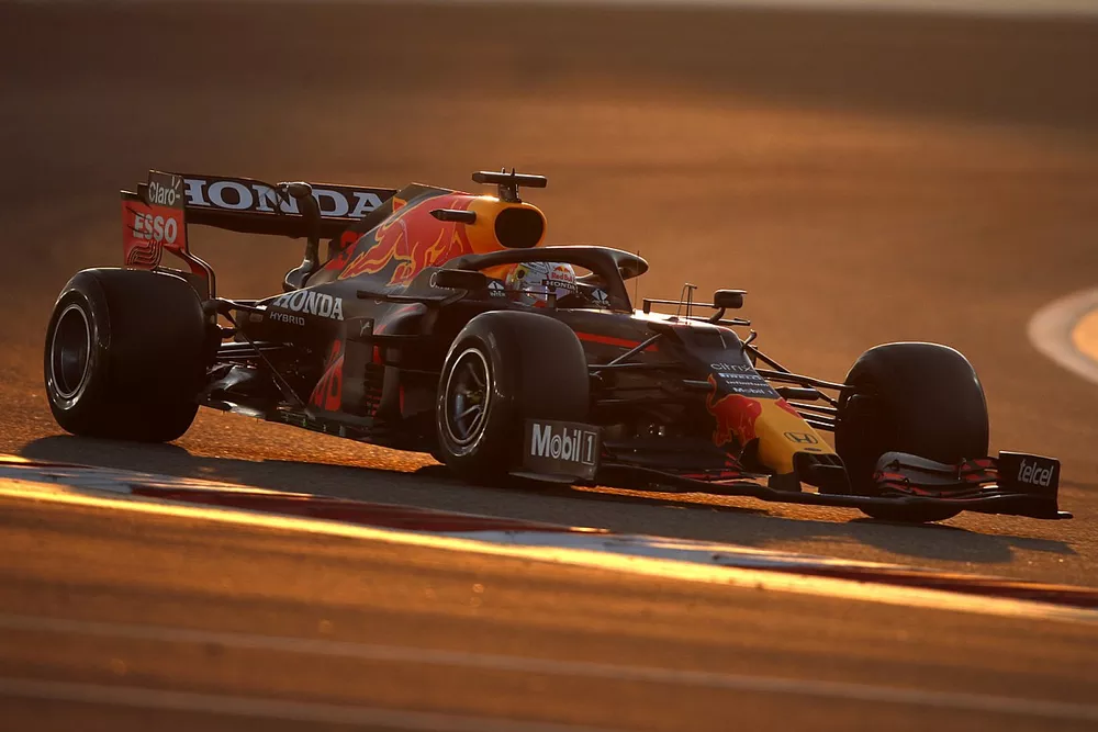 Max Verstappen, Red Bull Racing RB16B 