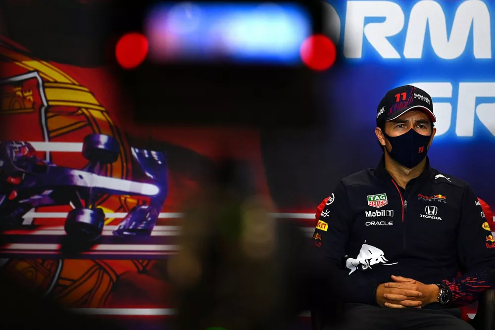 Sergio P&eacute;rez, Red Bull Racing en la conferencia de prensa