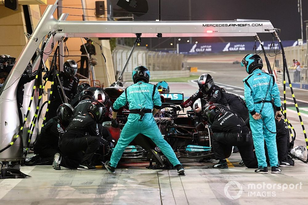 Mercedes: quel pit di Bottas con la pistola... automatica