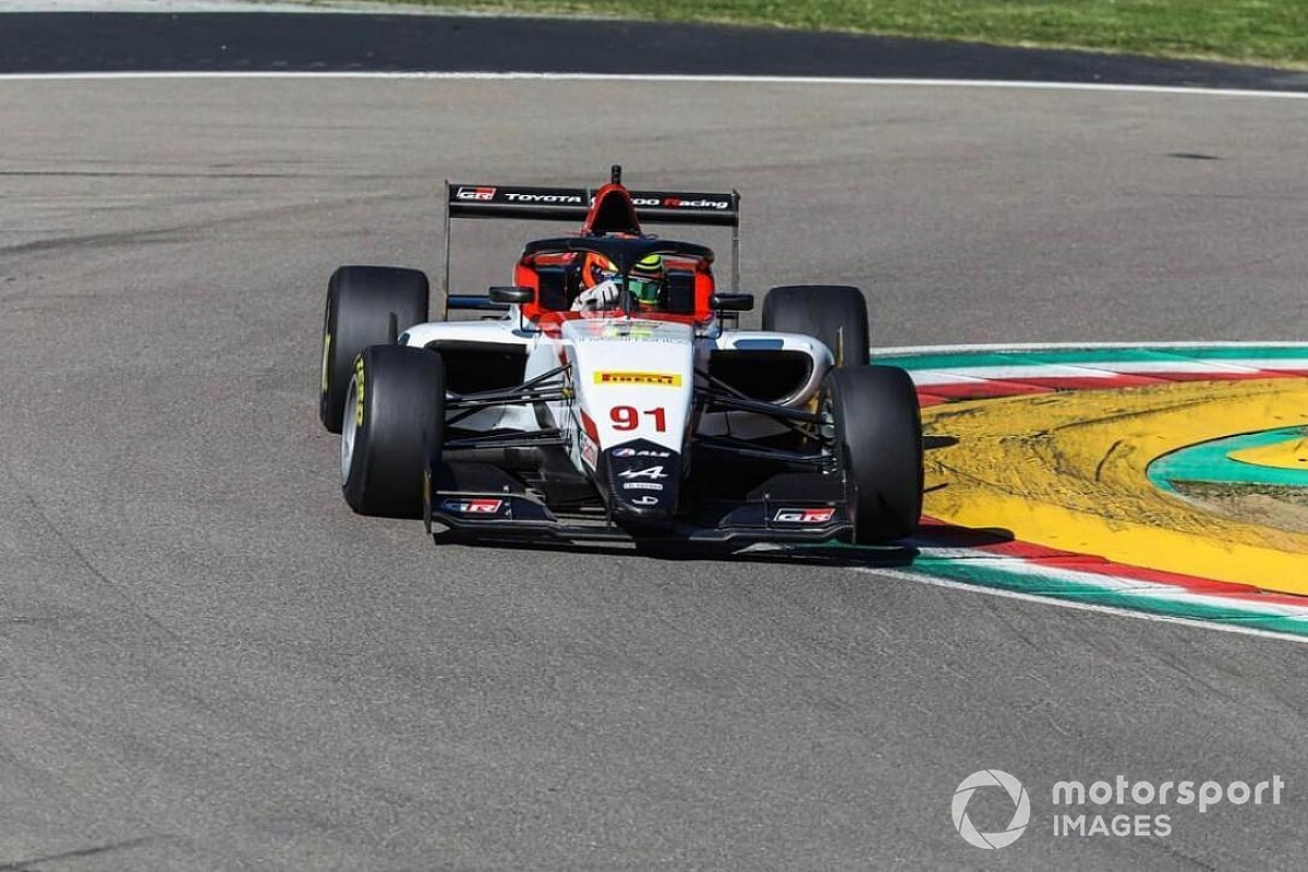 Eduardo Barrichello testa carro de fórmula na Europa pela primeira vez