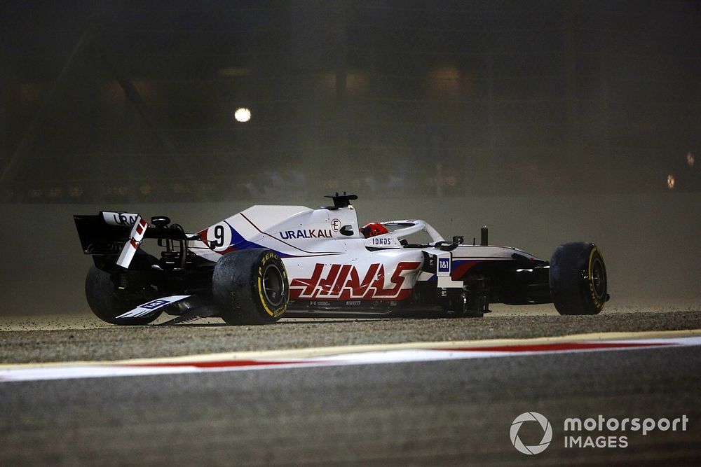 Nikita Mazepin, Haas VF-21, crashes out on the opening lap