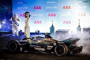 Diriyah E-Prix: De Vries'in dominasyonu galibiyet ile devam etti!