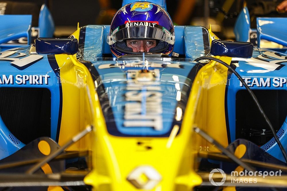 Zhou, agradecido a Alonso, quiere marcar un legado como el suyo