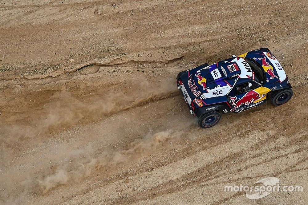 Dakar Rallisi 6. etap: Sainz rahat şekilde kazandı, Peterhansel'in liderliği sürüyor