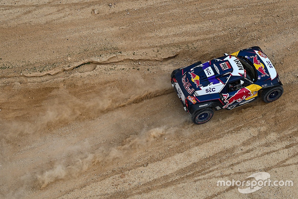 Dakar Rallisi 6. etap: Sainz rahat şekilde kazandı, Peterhansel'in liderliği sürüyor