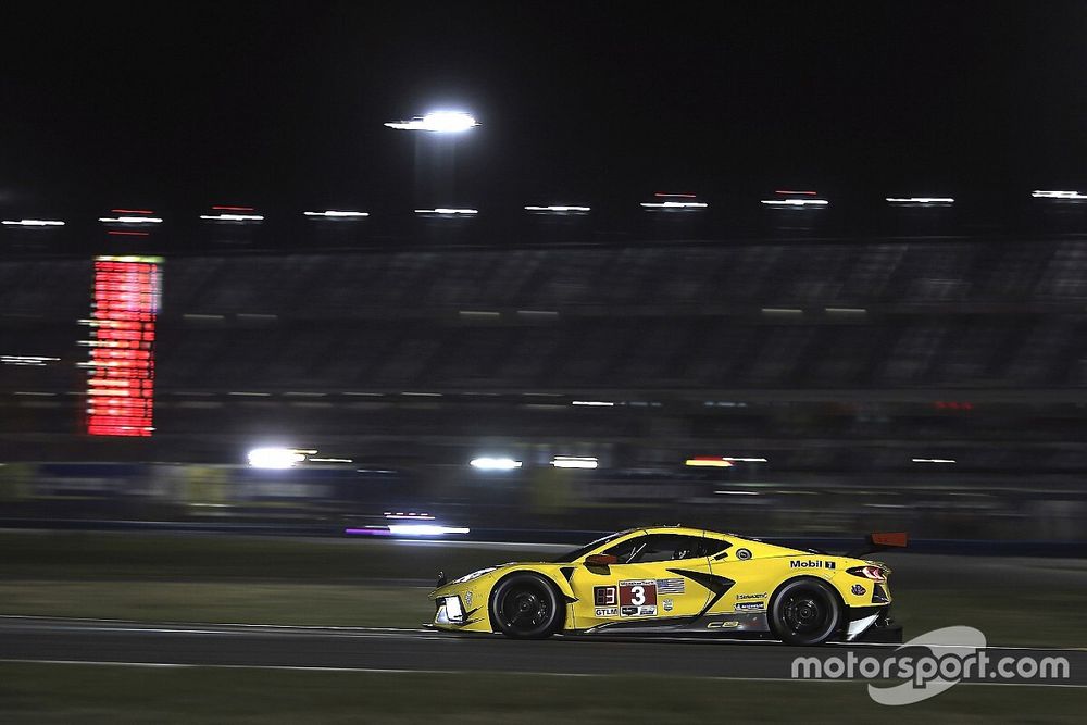 Antonio García cede el liderato a mitad de las 24 horas de Daytona