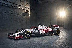 Alfa Romeo, 2021 F1 aracı C41'i Varşova'da tanıttı!