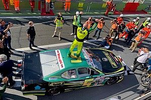 Európai NASCAR-versenyt nyert Jacques Villeneuve