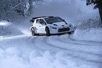 WRC | Neuville esce di strada nei test. Wydaeghe infortunato
