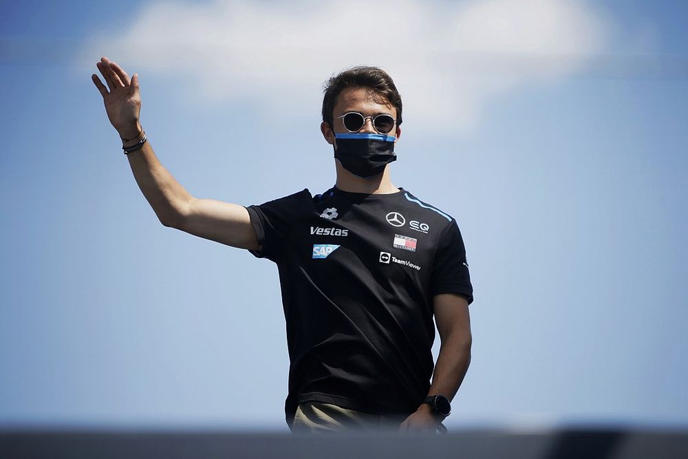Russell: A „fantasztikus” de Vries megérdemli, hogy az F1-ben legyen