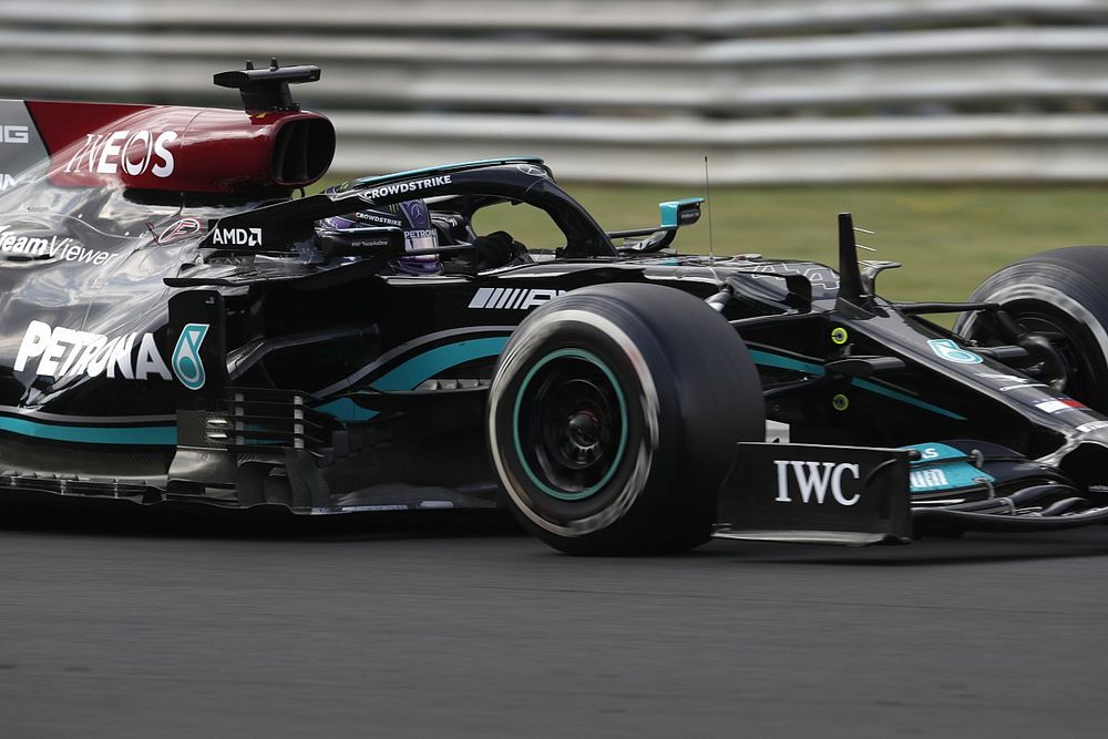 Mercedes, Hamilton'ı daha sonra pite almaları gerektiğini düşünüyor