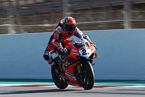 Rinaldi grijpt WSBK-zege voor Ducati in Barcelona