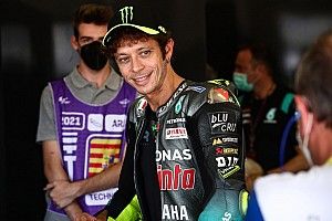 Rossi: "Meglio avere una figlia, così non correrà in moto"