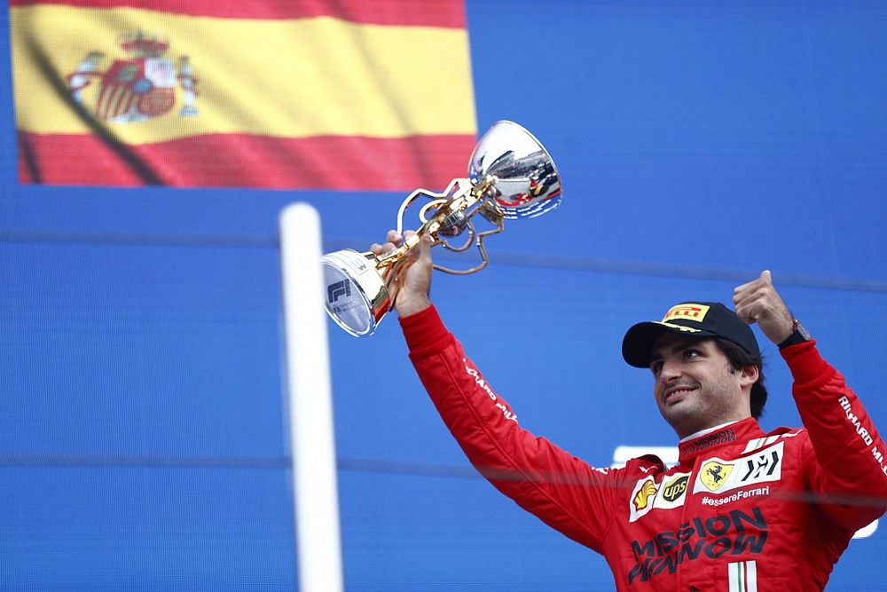 Carlos Sainz Jr., Ferrari, 3rd position, lifts his trophy