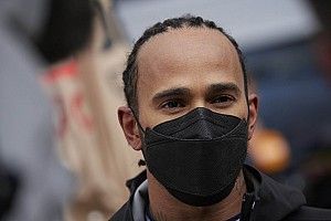 Hamilton wil zich bewijzen in 2022: “De races zullen intenser zijn”