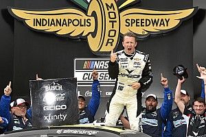 NASCAR Indianapolis-Rundkurs: A.J. Allmendinger siegt bei Randstein-Chaos