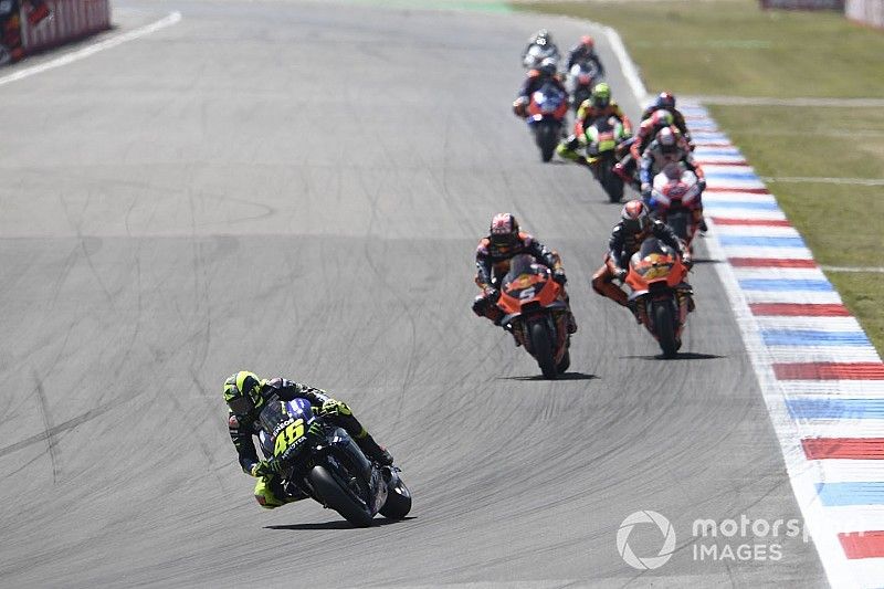 Rossi: “Yamaha tiene que encontrar algo que me funcione también a mí”