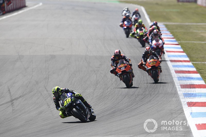 Rossi: “Yamaha tiene que encontrar algo que me funcione también a mí”