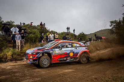 Dramaty na Santa Rosa - Neuville na czele, Tanak spada na trzecie miejsce