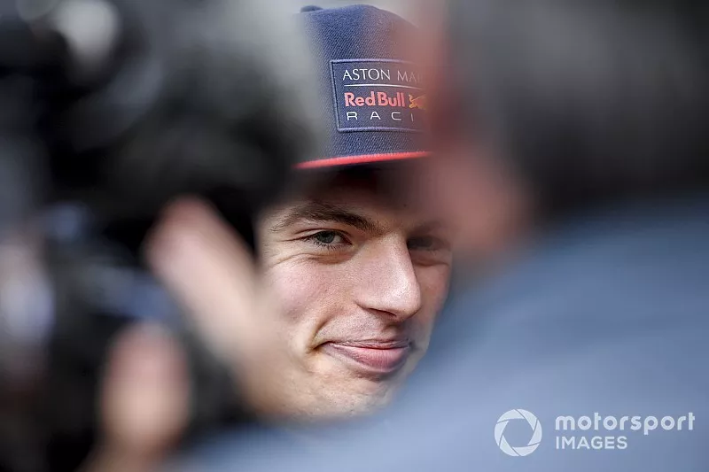 Max Verstappen, Red Bull Racing con los medios