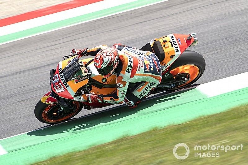 Довициозо помог Маркесу выиграть квалификацию MotoGP в Муджелло, Росси только 18-й