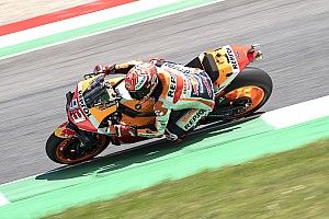 Довициозо помог Маркесу выиграть квалификацию MotoGP в Муджелло, Росси только 18-й