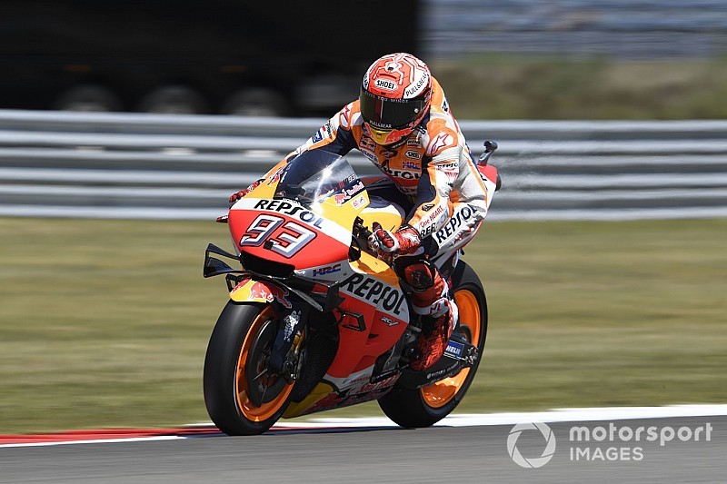 Márquez manque la première ligne mais vise le podium